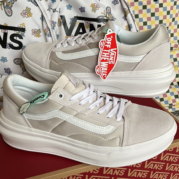 Vans WMNS Old Skool Over
Light Grey/White
VN0A7Q5ELGX
Platforms Sneakers - Picture 11 of 16